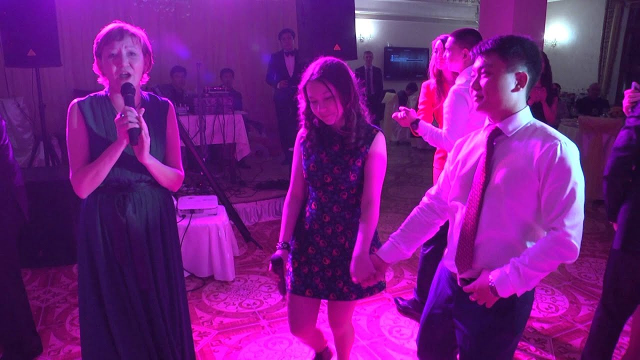 Супер песня мамы и сестрёнки на Узату дочери 11.04.2015