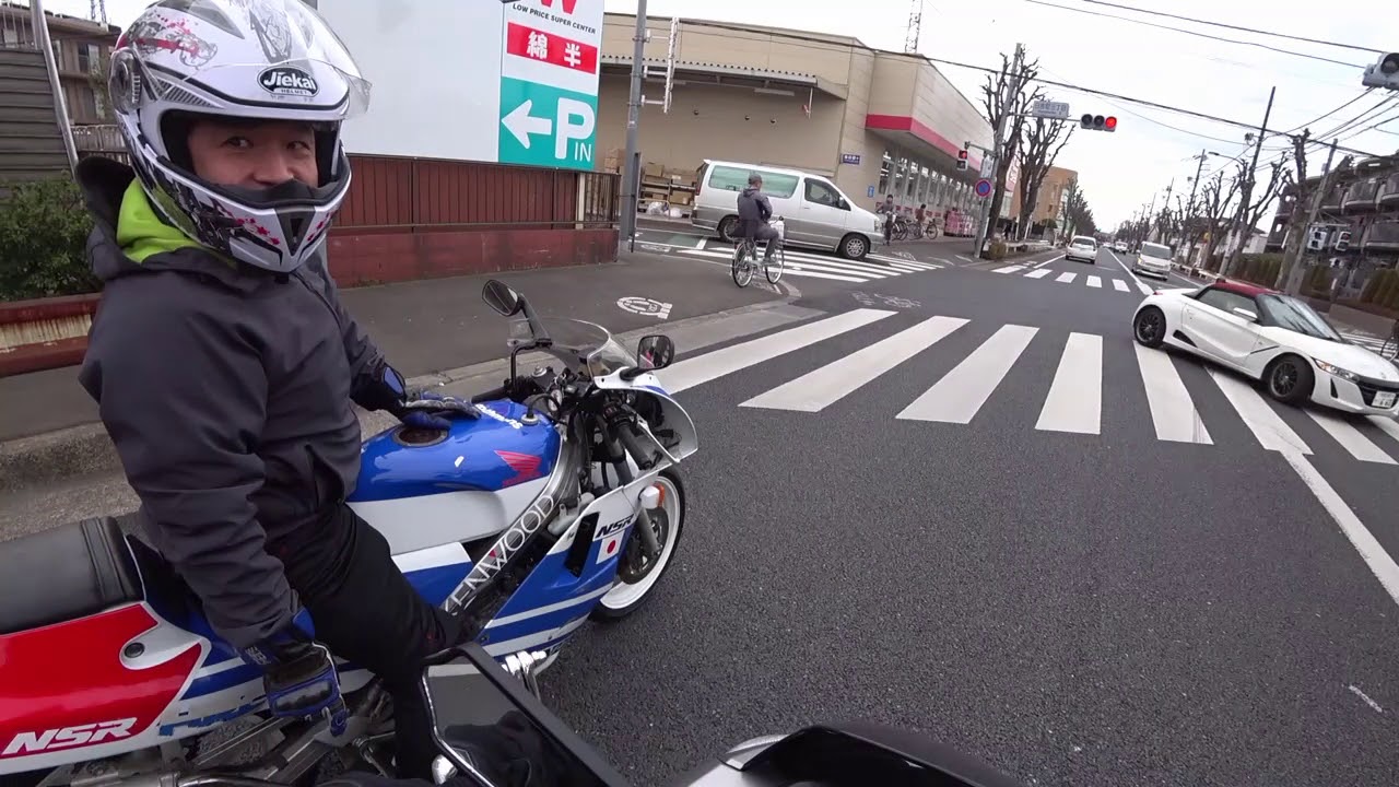 89年式のNSR250Rに乗るおじさん達(^^;