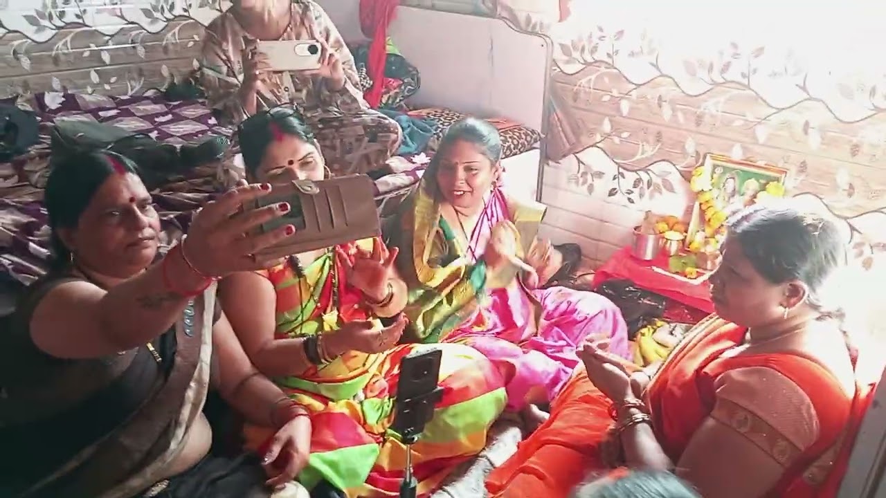 Kashi Mein khula hai dukaan Gora Rani kya logi