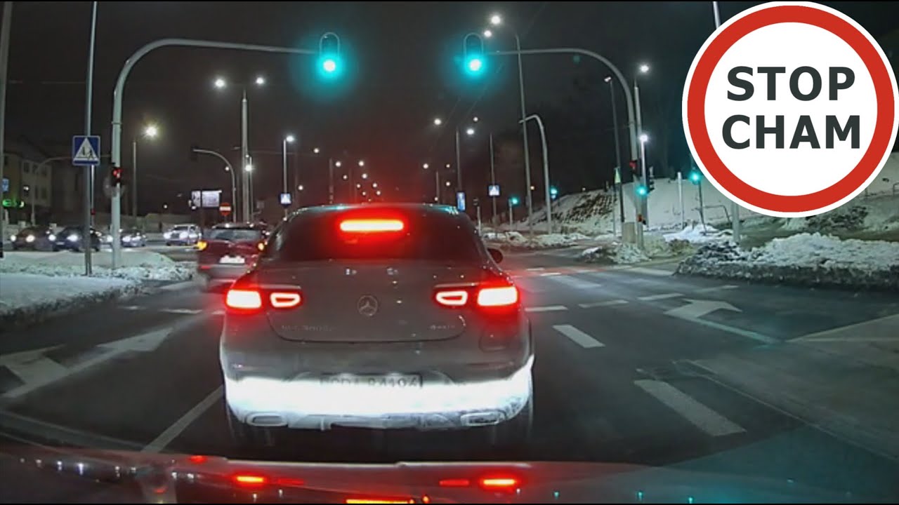 Agresja drogowa kierowcy Mercedesa w Gdyni 