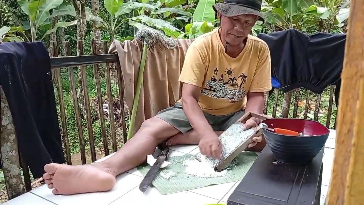 Ambil kelapa muda buat bikin kopyor(kehidupan di pedesaan) @