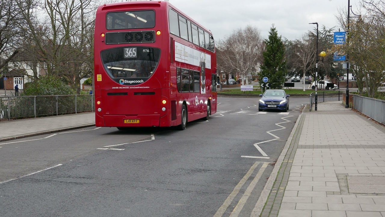 London's Buses at work in Elm Park 15th December 2021 #ElmPark #London #Buses #Travel #Transport