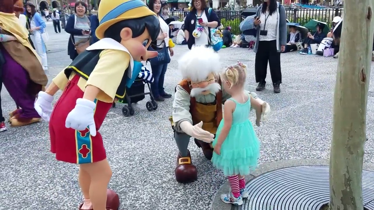 Meeting Pinocchio at Tokyo DisneySea