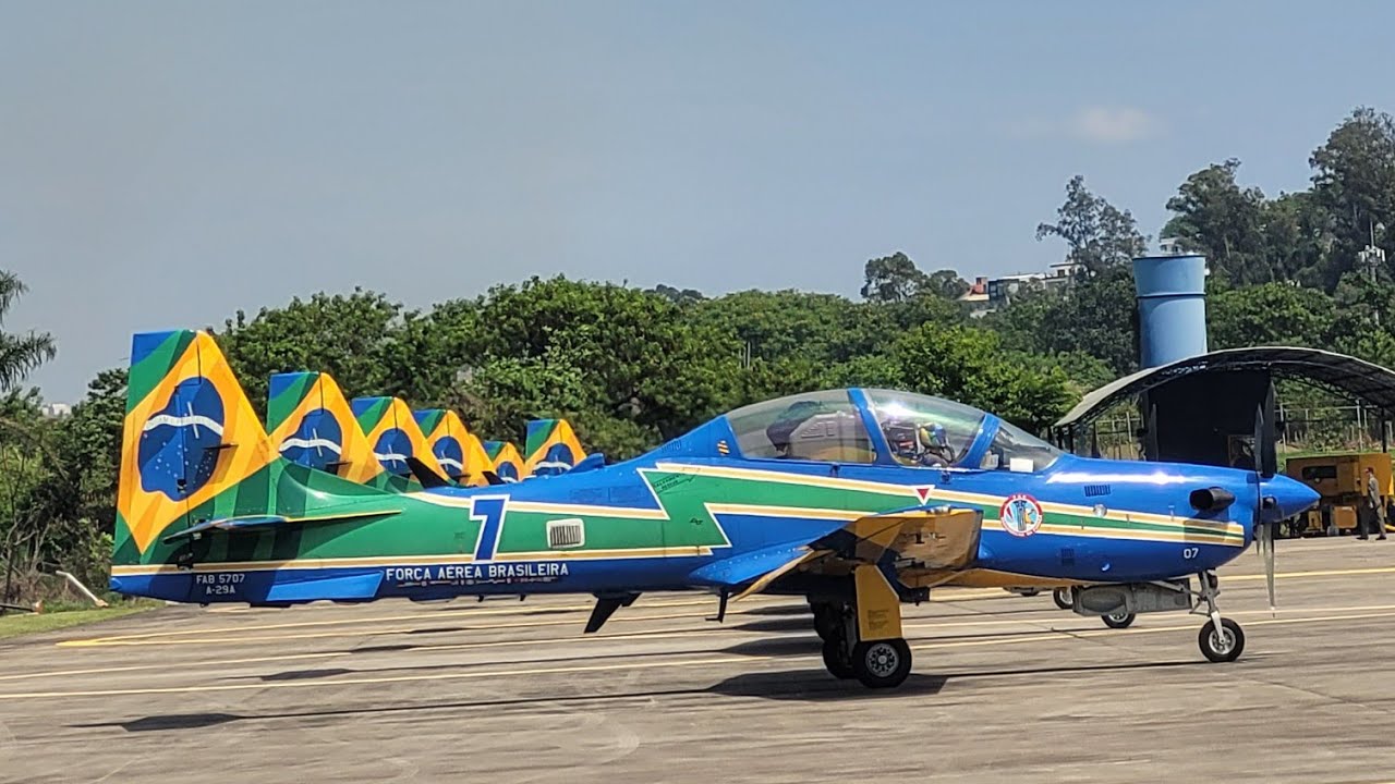 ESQUADRILHA DA FUMAÇA CHEGANDO NO DOMINGO AÉREO 2022 - A29 SUPER TUCANO