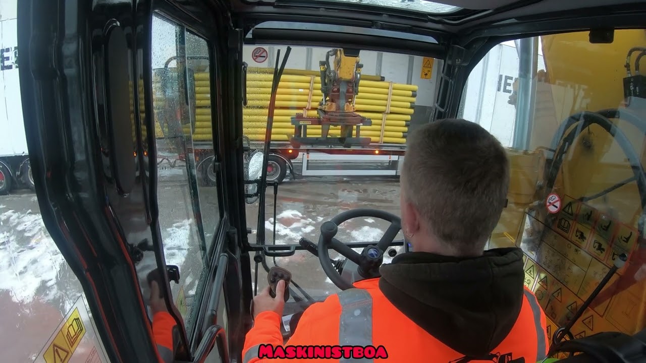 Komatsu PW 148 with Engcon and forks. Last video with the Komatsu...