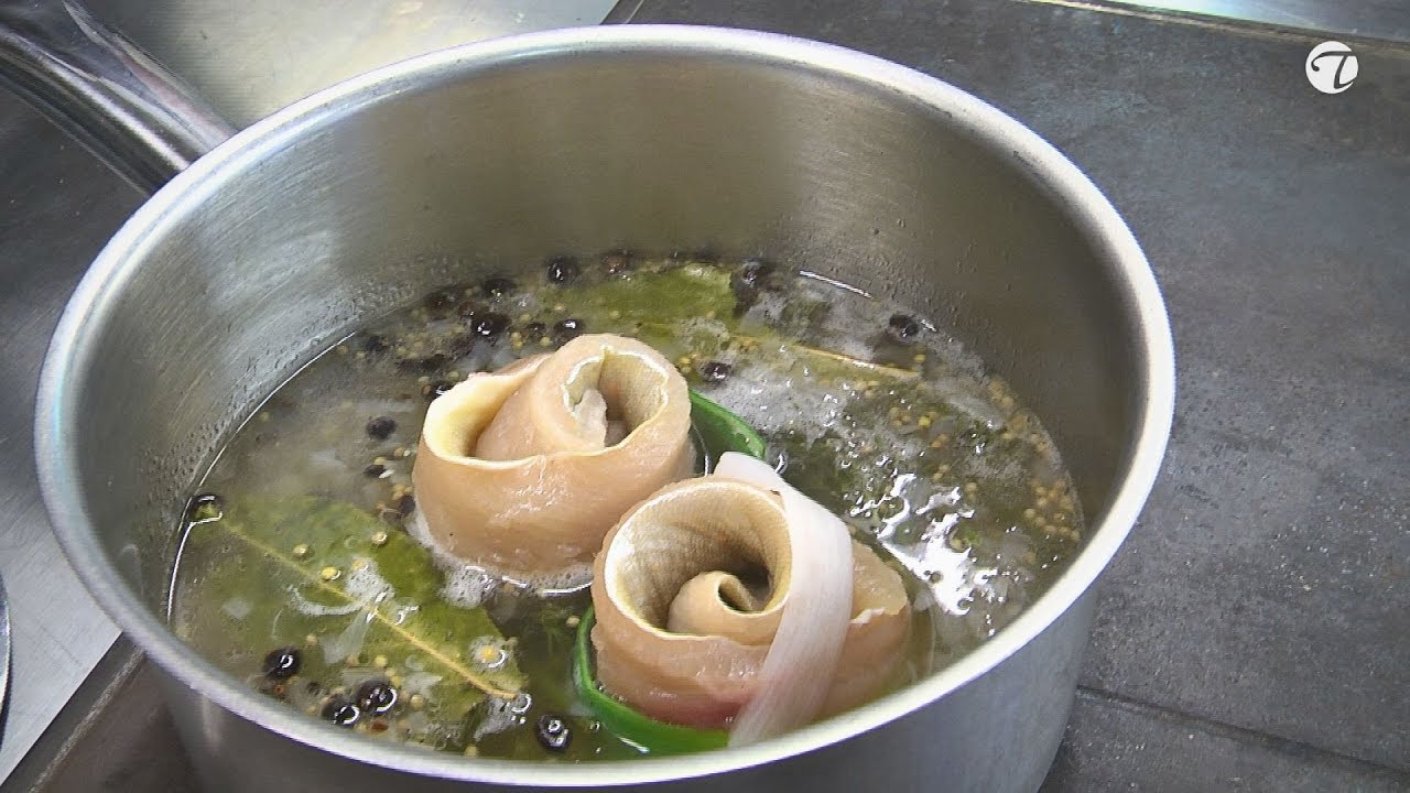 So machst Du den Sud zum Pochierten für Saiblings-Schlaufen