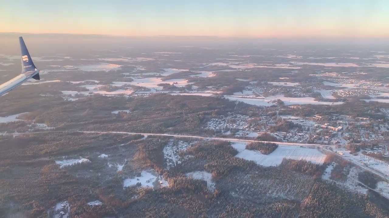 Icelandair Boeing 737-9 MAX takeoff from HEL to KEF