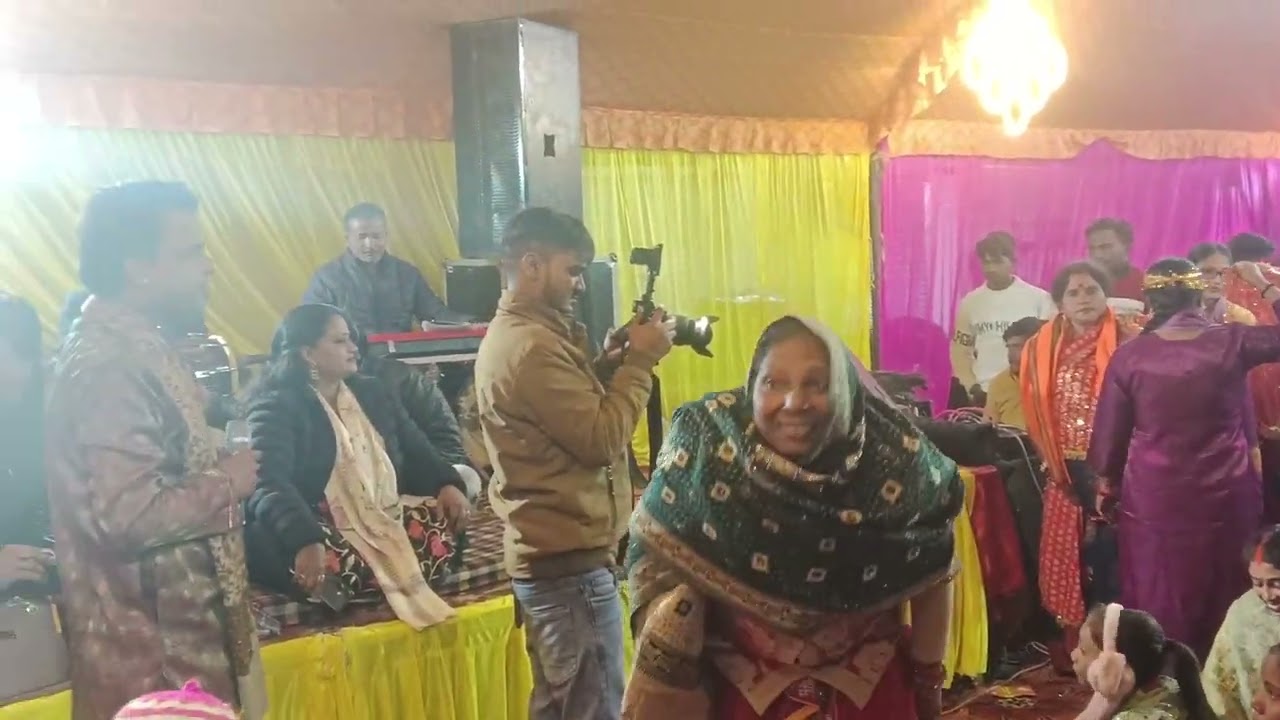 माता रानी की चुनरी चढ़ाई मोहित कुमार 