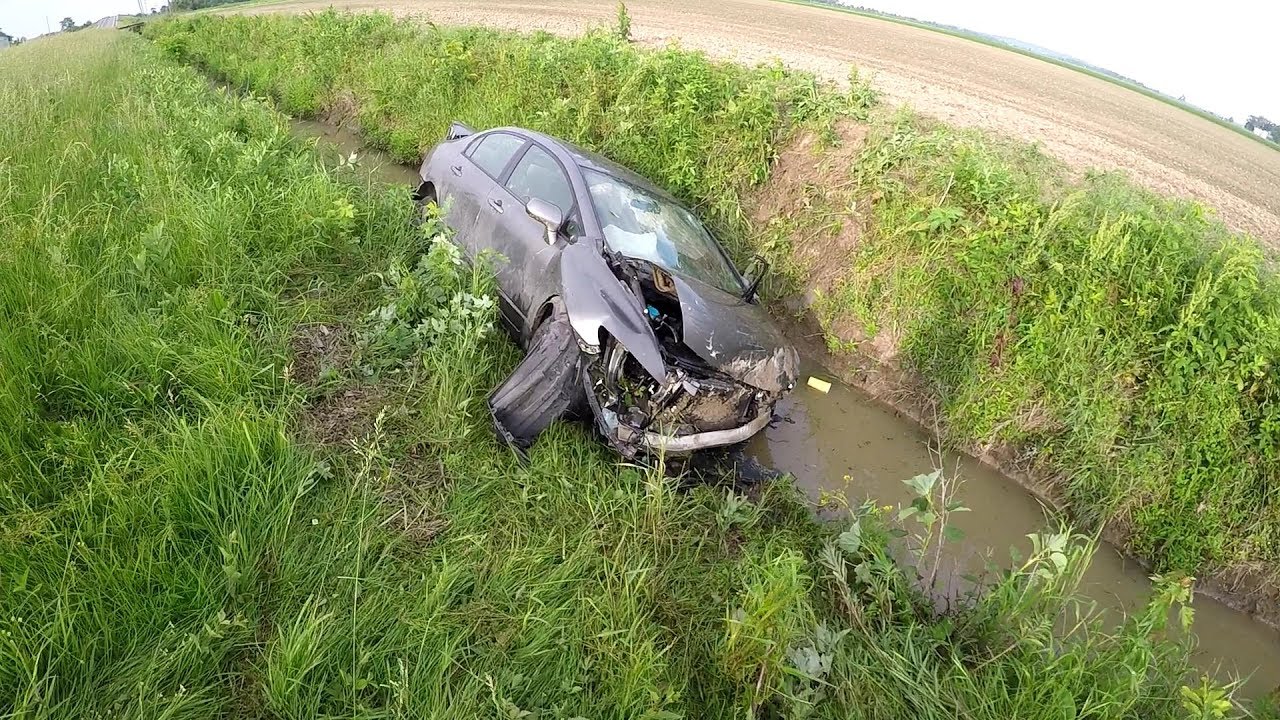 HIT AND SPIN HONDA ACCIDENT CRASH AND SPLASH