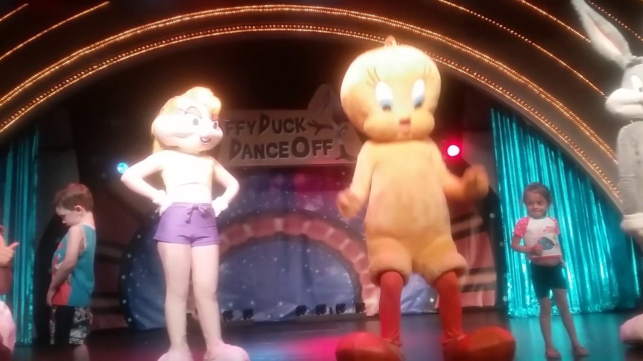 DAFFY DUCK DANCE OFF ,SIX FLAGS ST LOUIS, 2017