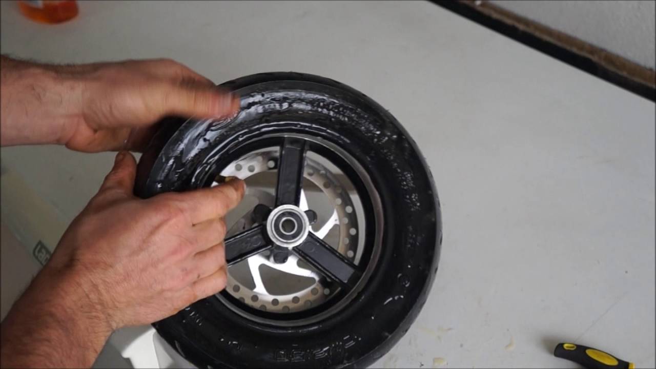 Changement d'un pneu de la trottinette SpeedTrott ST16