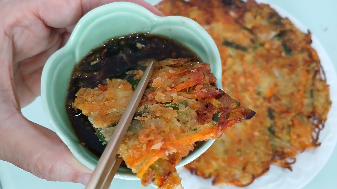 Yachaejeon(야채전) | Tortilla con verduras y salsa casera | Comida coreana fácil | comida callejera