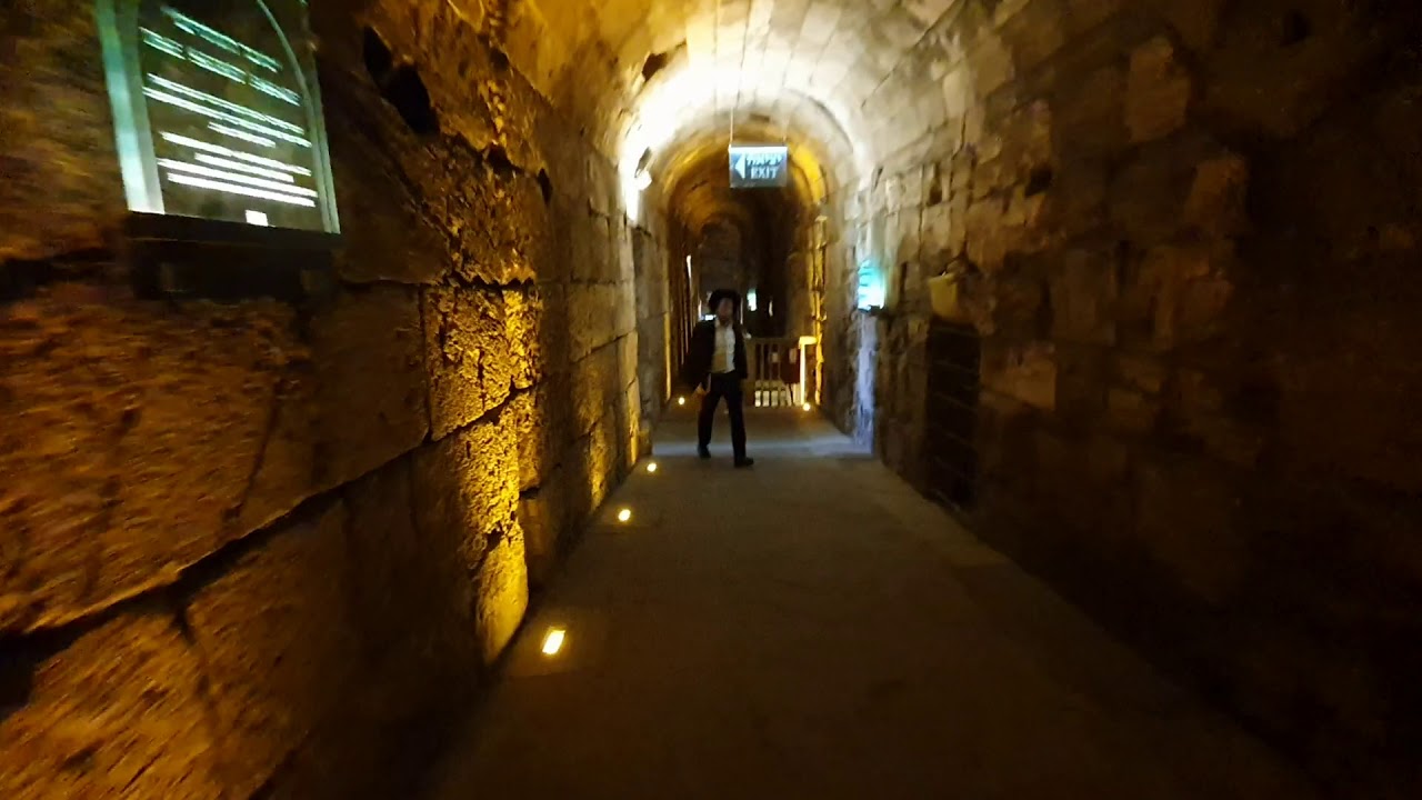 The amazing tunnels under the western wall