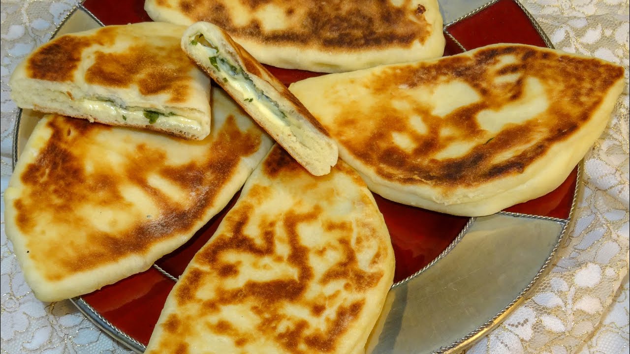 Cheese naan au fromage et à la coriandre - خبز التشيز نان الهندي أرطب من القطن