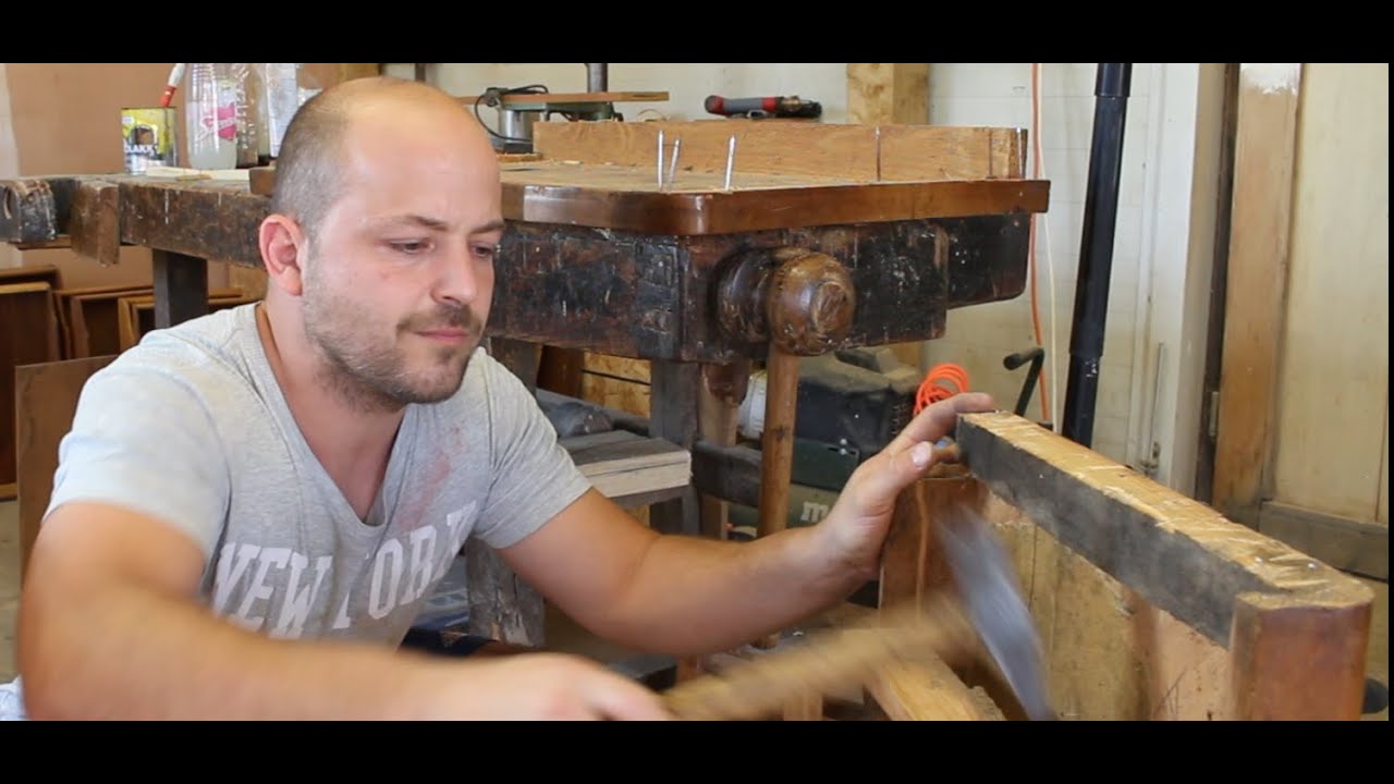HOW?   /Antique furniture restoration. /B&uacute;tor restaur&aacute;l&aacute;s,fel&uacute;j&iacute;t&aacute;s.HOW? /M&ouml;belrestaurierung