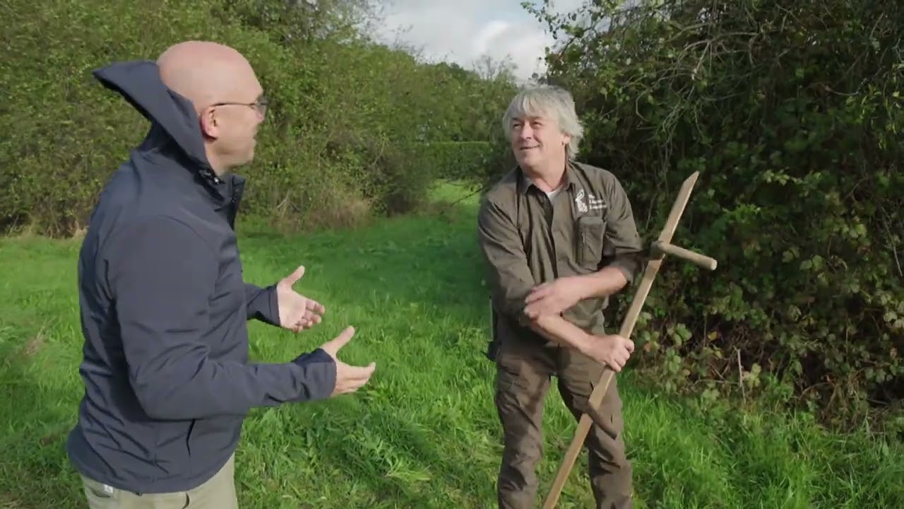 Wat zijn de voordelen van maaien met de zeis? | Natuur en Zo