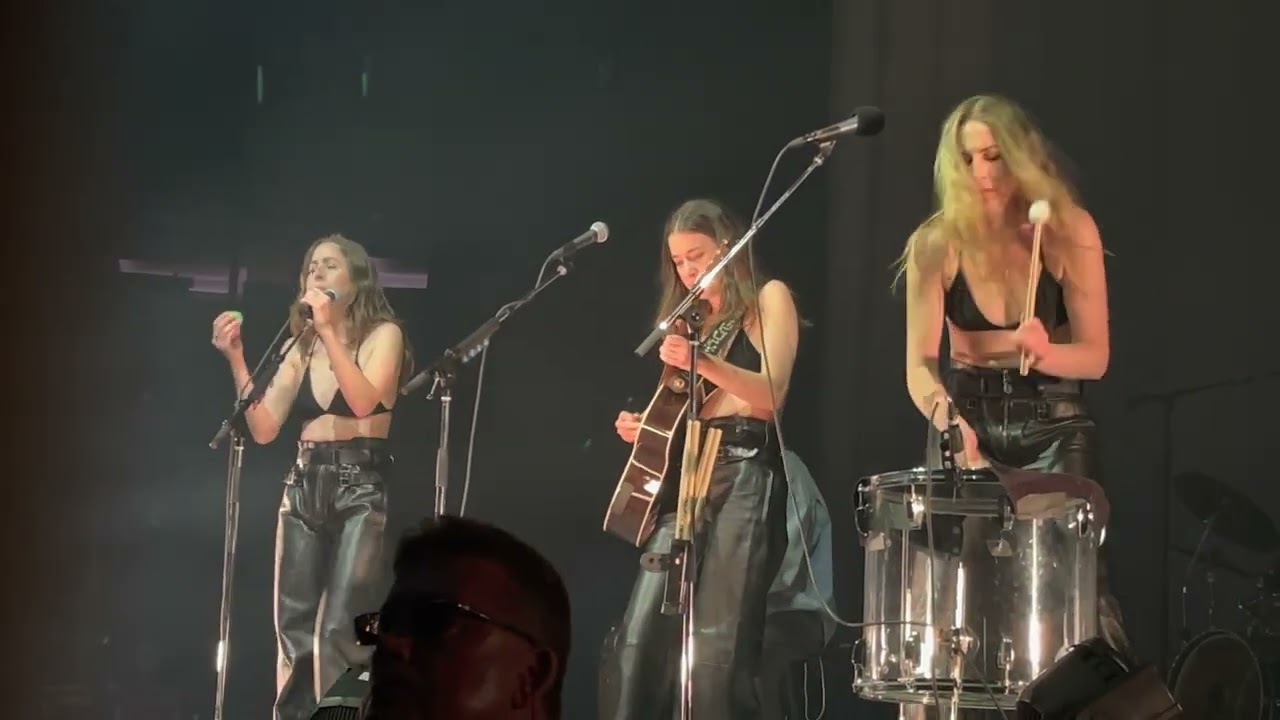 Haim - Leaning On You (live - May 17, 2022 -Madison Square Garden, NYC)