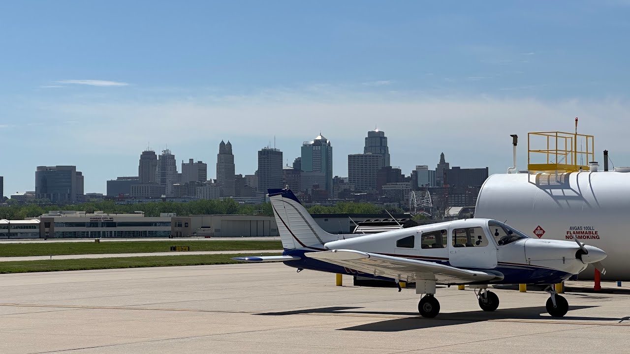 Flying from Kansas City Downtown to Emporia, Kansas in a Piper Archer!
