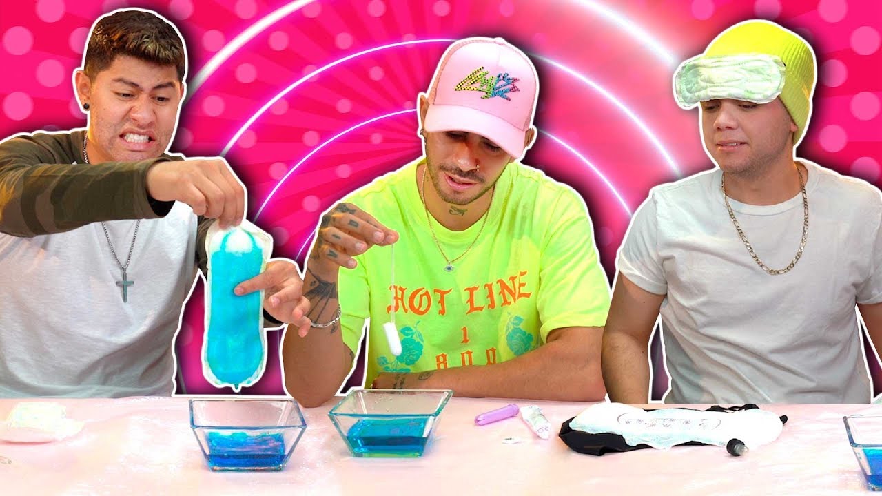 YouTubers usan productos de menstruación por primera vez