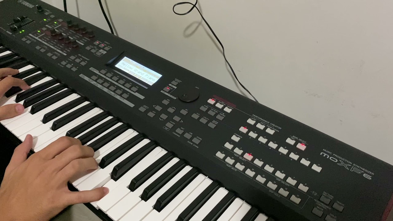 Pianos - Yamaha MOXF6/8