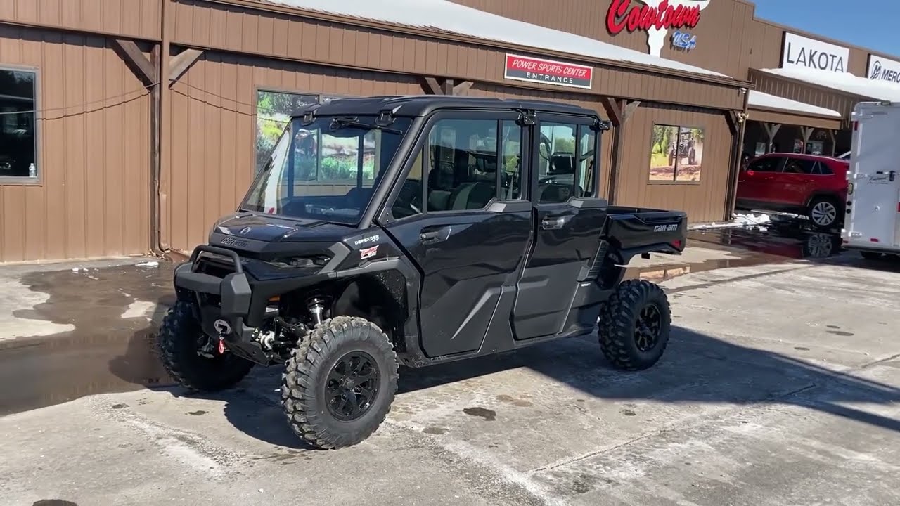 Продается новый вездеход Can-Am Defender MAX XT CAB HD11 2026 года выпуска, черный.