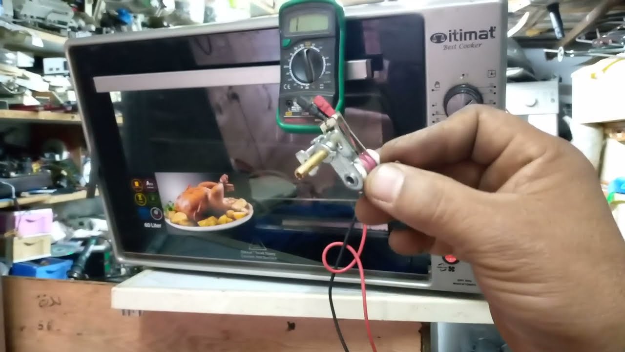 في هدا الفيديو سوف نرى كيفية اصلاح عطلين لفرن كهربائي العطلين هما انه لا يسخن من الفوق و لا يسخن