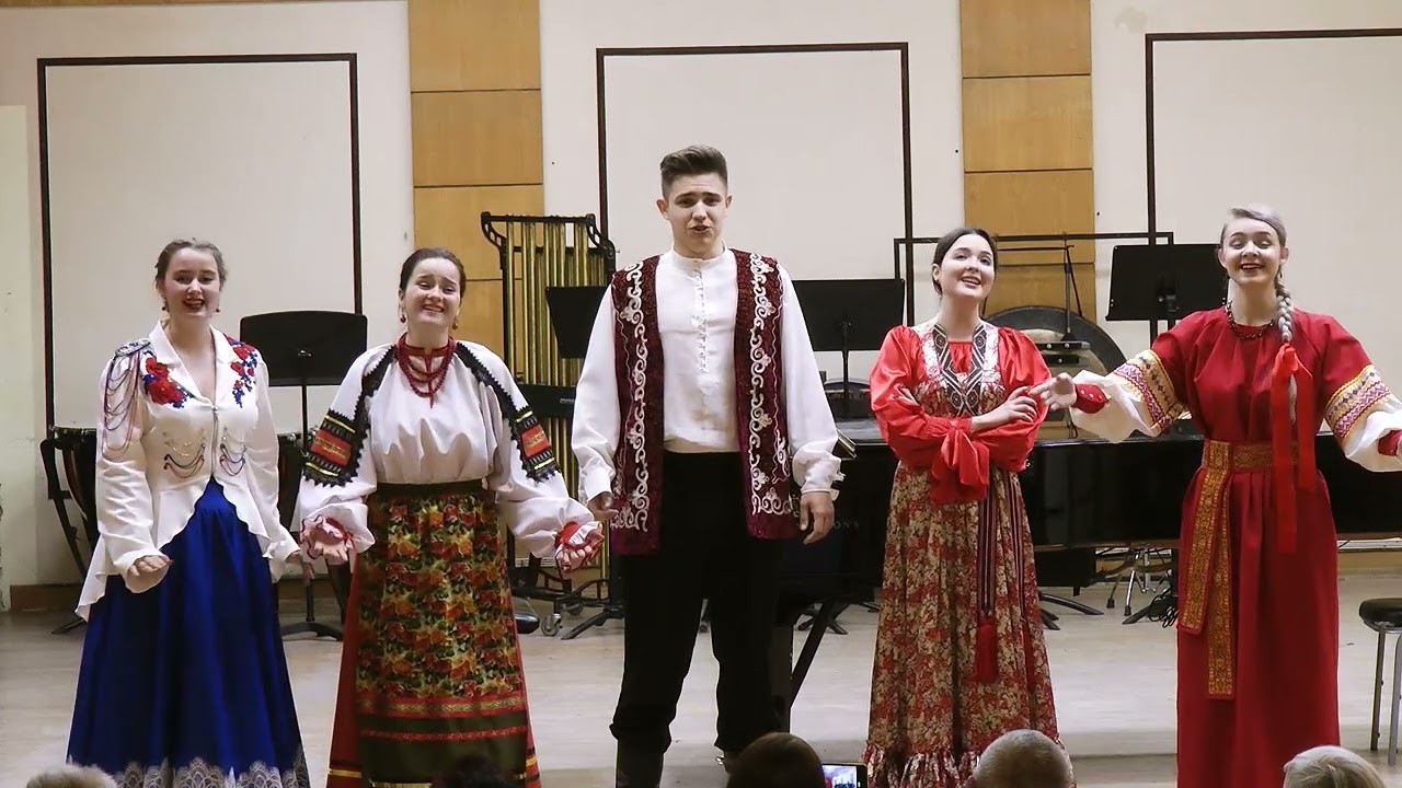 Сл. Я. Халецкого, муз. П. Аедоницкого «Васильки». Исполняет ансамбль «Басские»
