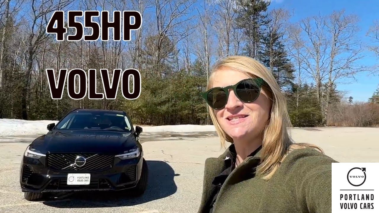 Volvo XC60 T8 Ultra 2026 года выпуска в цвете Onyx Black в автосалоне Portland Volvo.