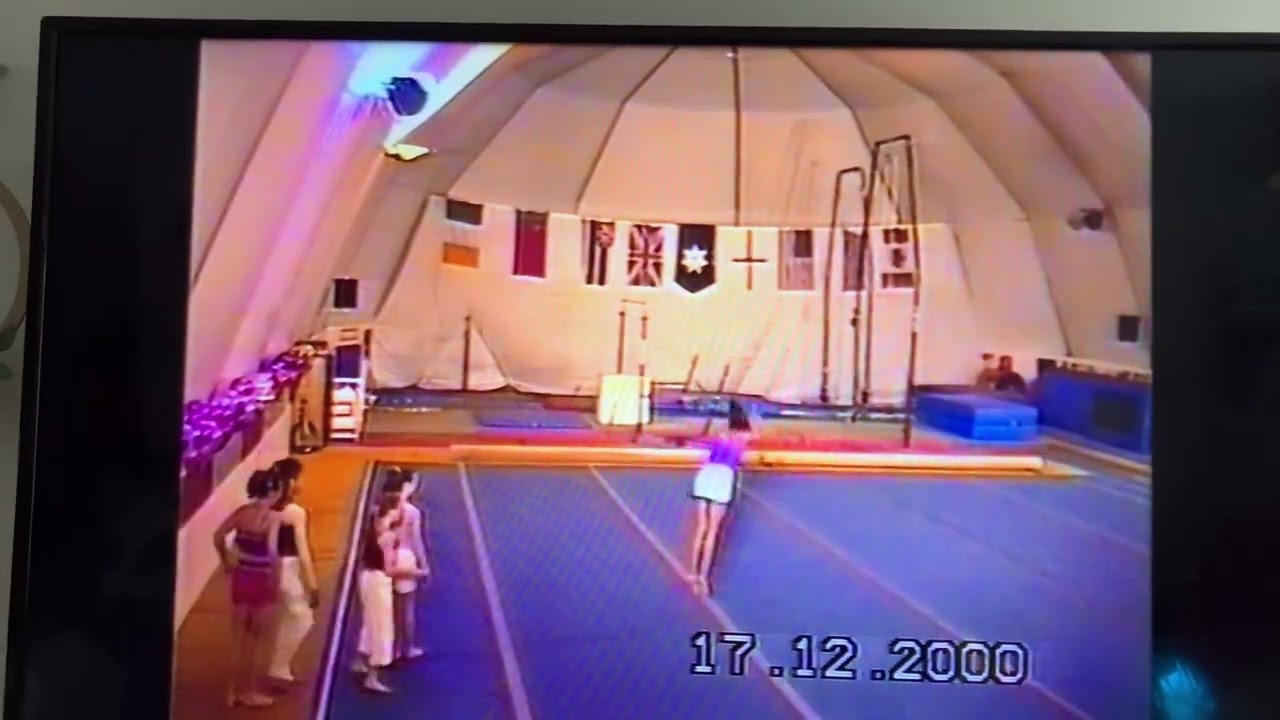 Hillingdon School of Gymnastics (HSG) Christmas display 2000. Finale 