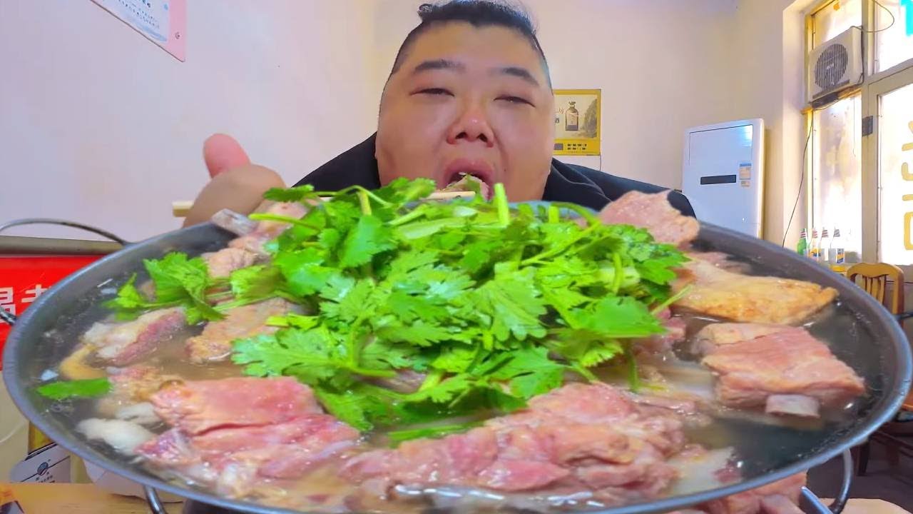 猴哥探店冀州二胖排骨，清炖排骨配焖饼，秒成炖肉界天花板！【胖猴仔】