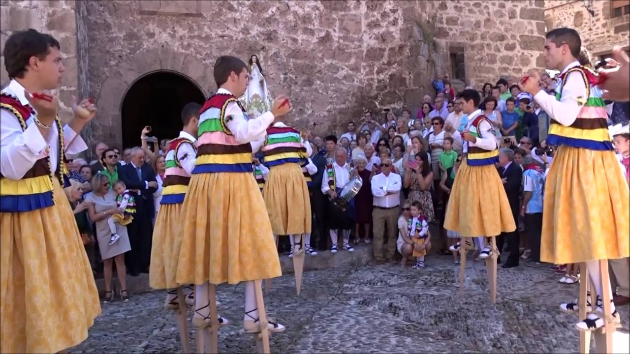 Whirling Stilt Dancers /Danzadores de Anguiano