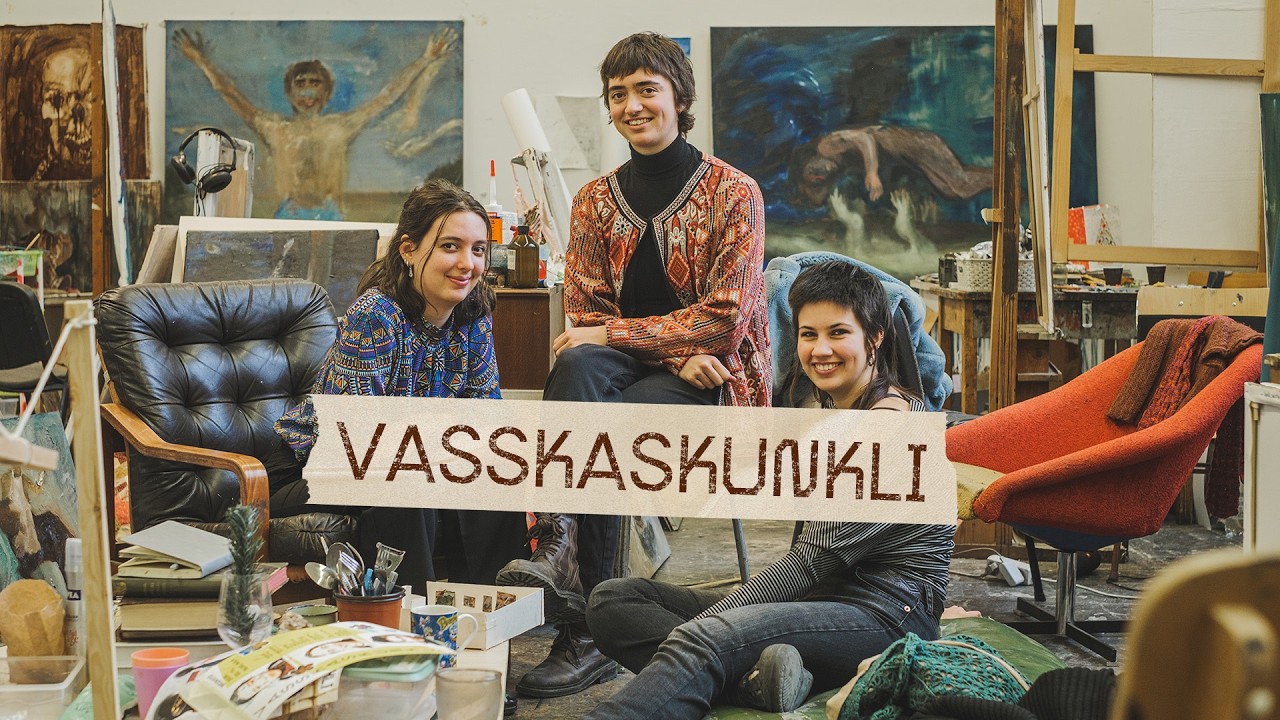 VASSKASKUNKLI: Egy barna állat, egy sárga költő és egy kék álom együtt kelnek útra