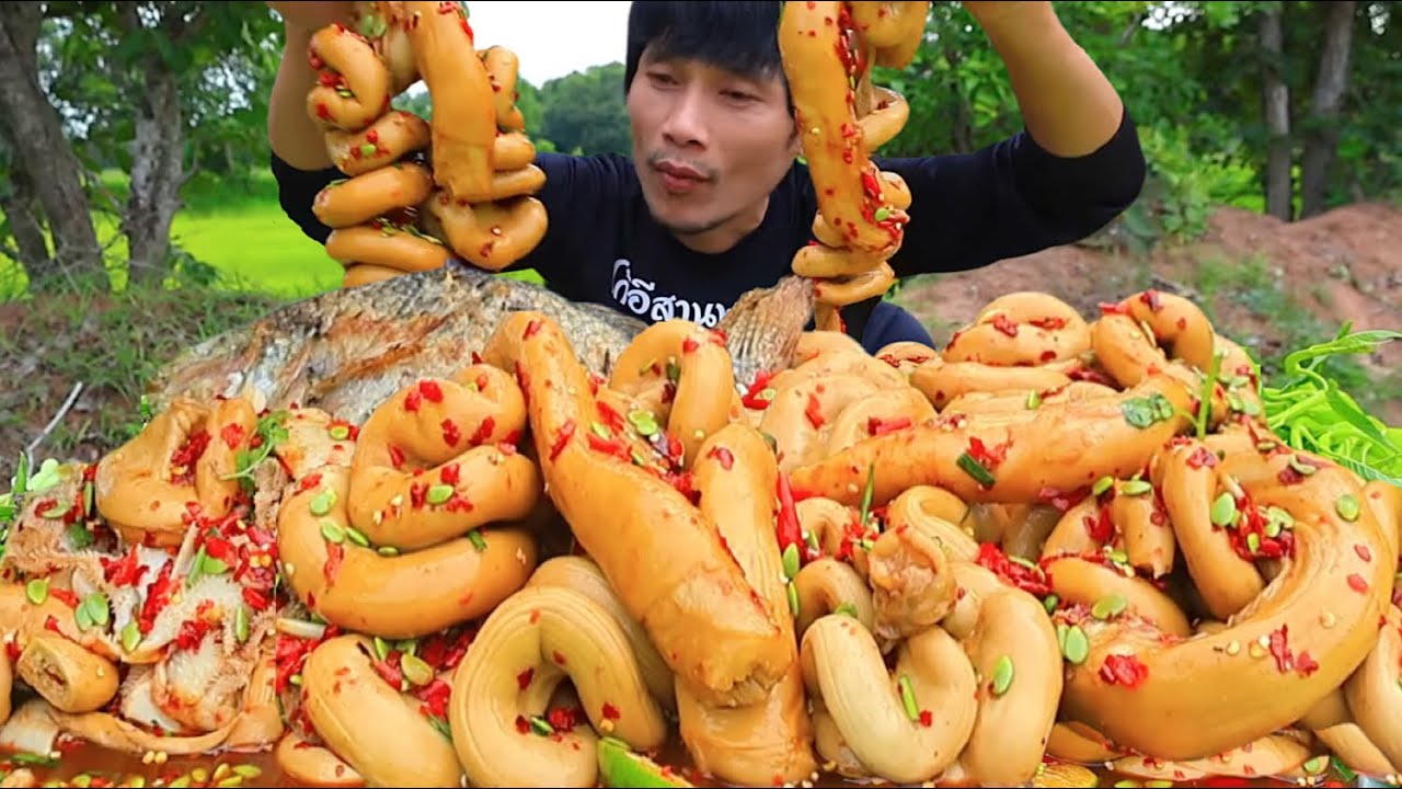 ไส้ตันยำน้ำปลาร้านัวๆเผ็ดๆแกล้มผักสดแซ่บคักอีหลีครับพี่น้องMUKBANG EATING SHOW#โก้อีสานพาแดก