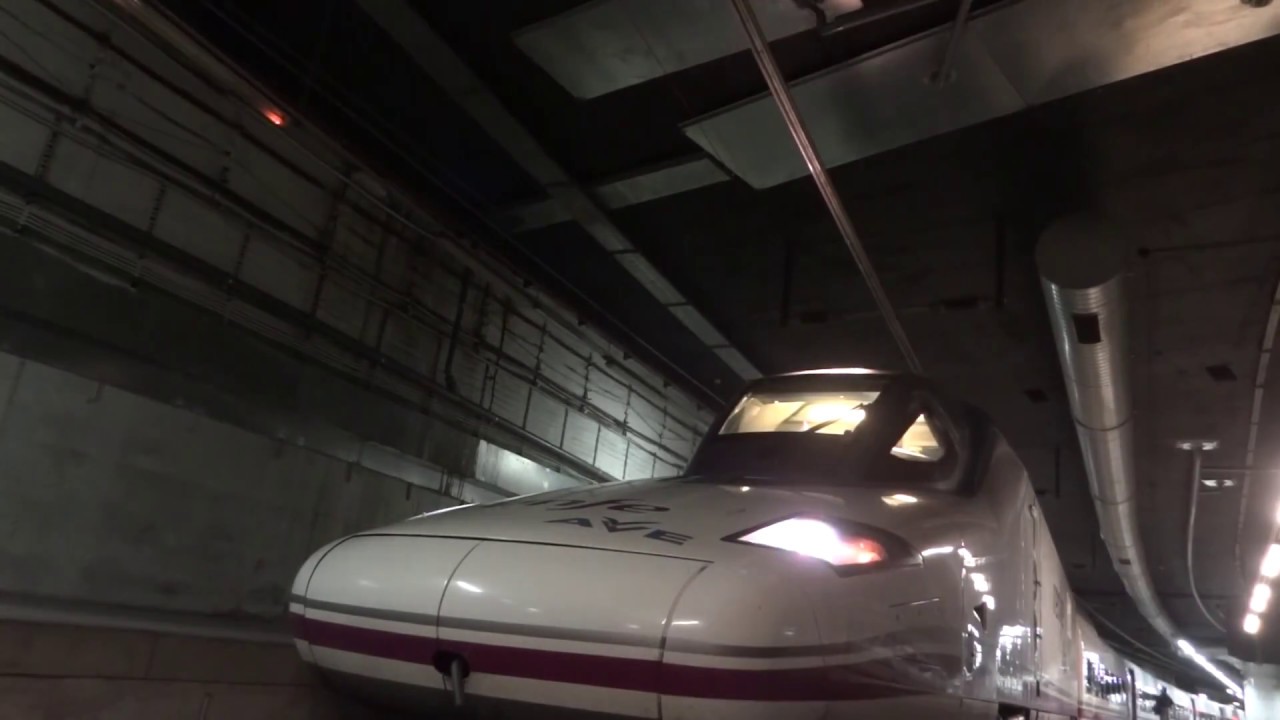 &iexcl;SALIDA MAJESTUOSA! 🦆 AVE Serie 112 