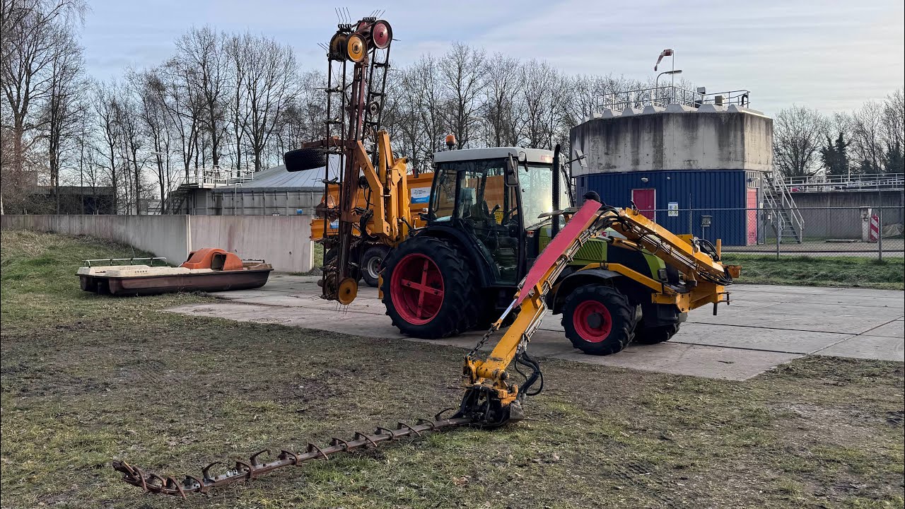 Smalspoor tractor, Claas, Nectis 247VL met maai hark installatie, 2009