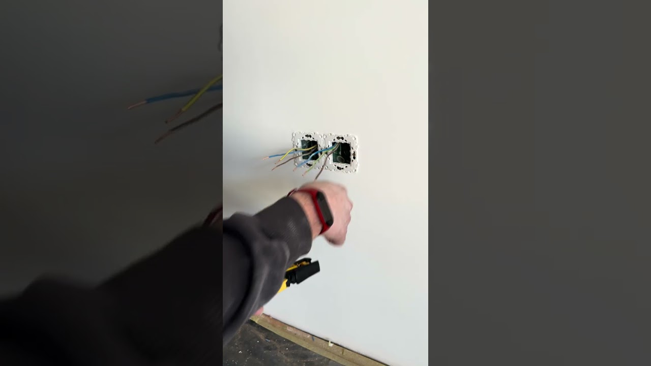 Монтаж розеток Schneider Electrica Unica NEW після фарбування стін