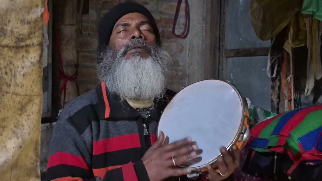 এই বিশ্ব লয়ে বিরাট শিশু আনমনে খেলিছ