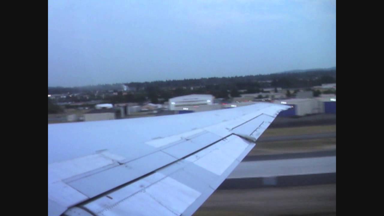 American Airlines MD-83 Departs PDX