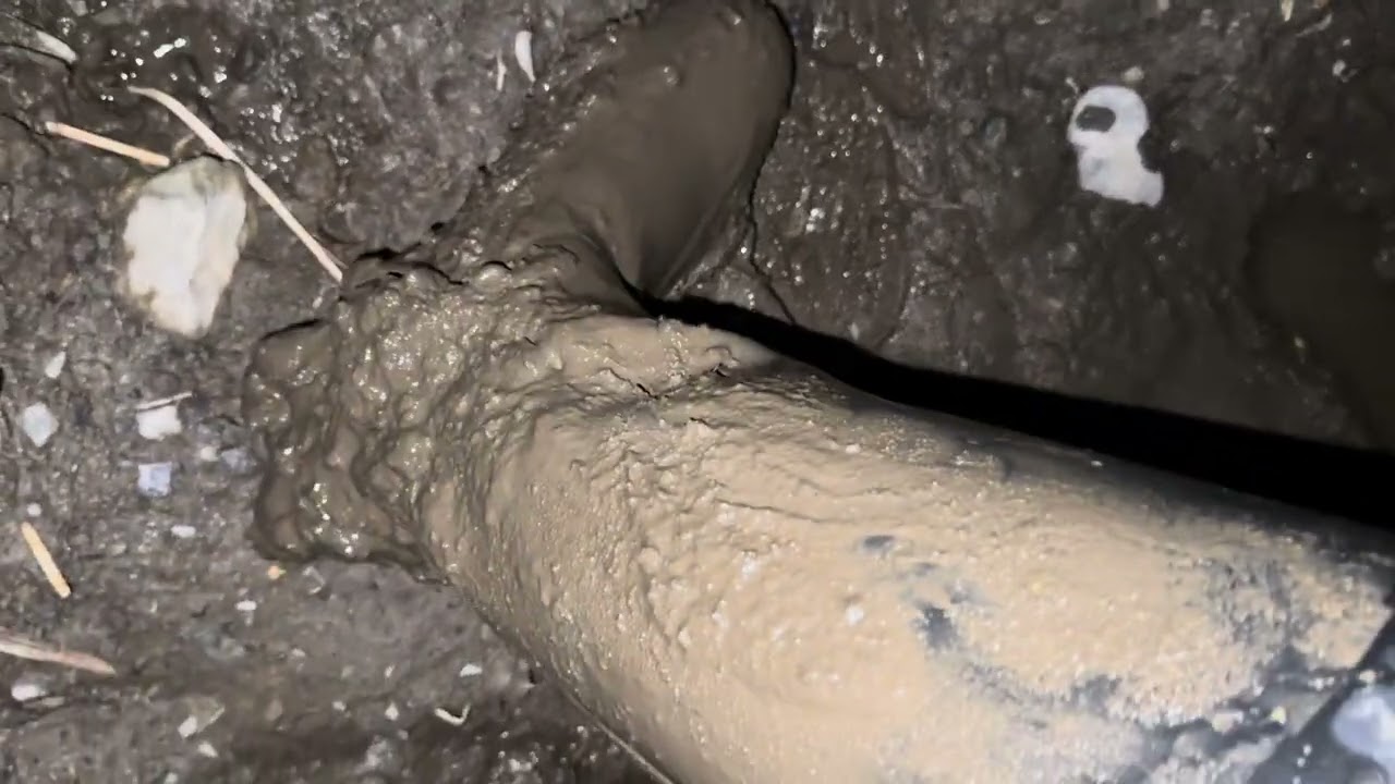 HUNTER REFINED boots in mud