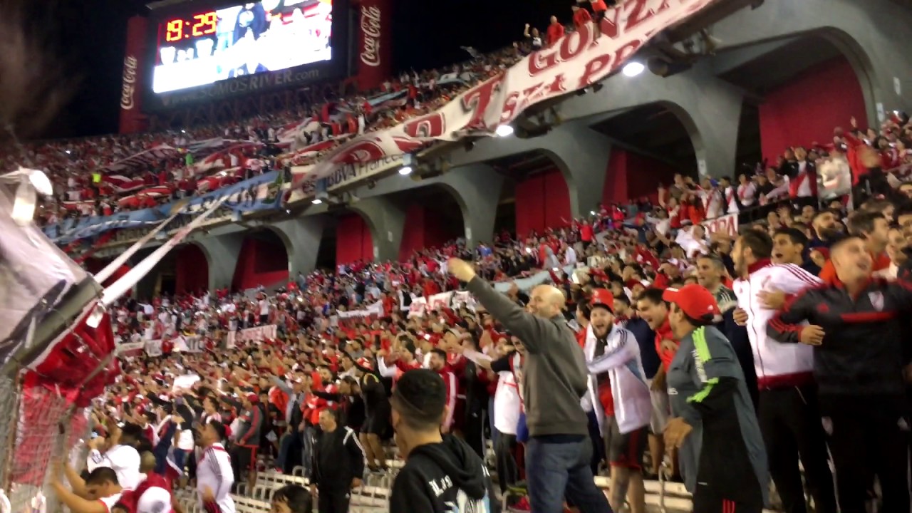 Che Bostero Vigilante🎶| River vs Temperley 2017