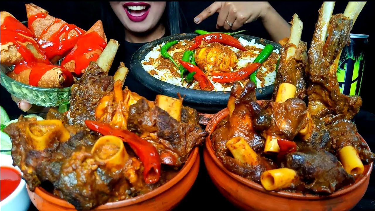 ASMR:EATING HUGE QUANTITY SPICY CHAMPARAN MUTTON CURRY,RICE,SAMOSA,CHILLI, TOMATO SAUCE #hungrygirl