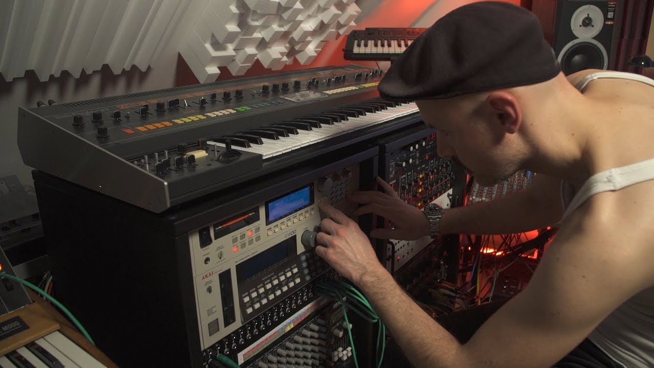 Tech Talk: Italo Brutalo opens up his studio (Electronic Beats TV)