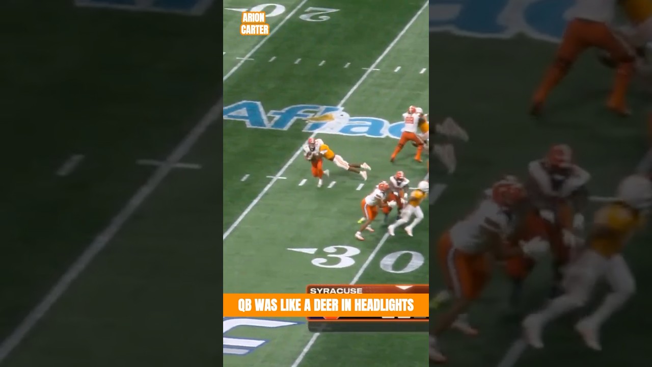 Arion Carter Had the QB Shook After This Sack 😳