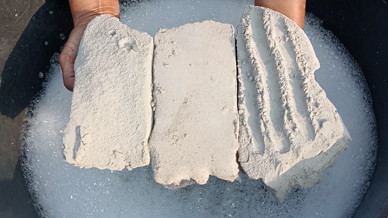 ASMR very soft sand and pure cement black powder silky smooth dipping crumble in lots of water 💦💦💦🧚