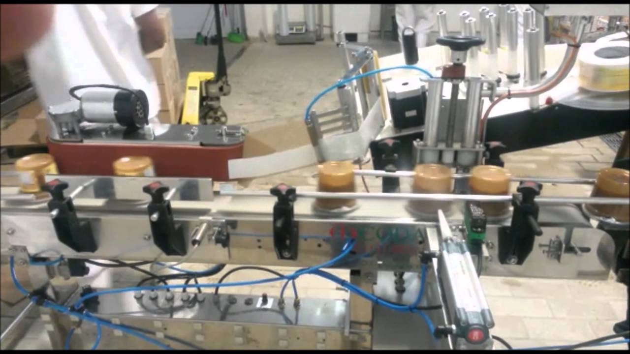 Rotuladora automática especial para potes cônicos.