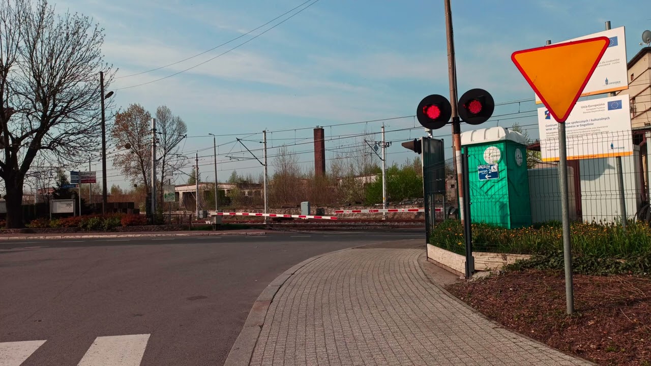 [*] Przejazd kolejowy typu PE/SPM-1, Gogolin. (EN57AL)