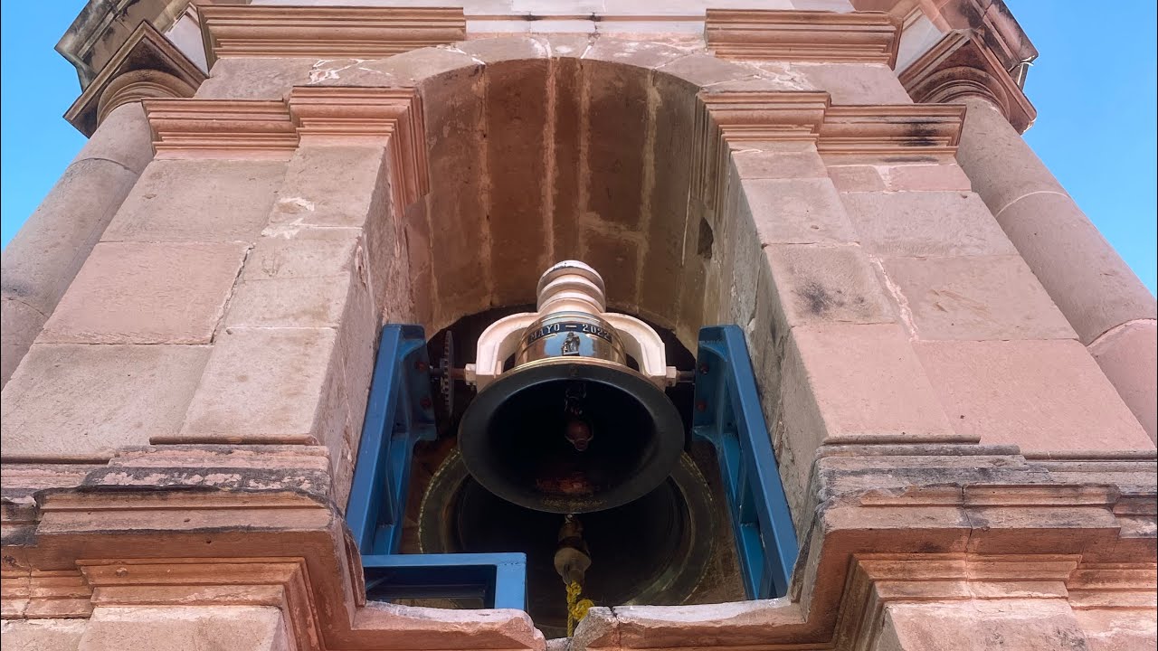 Repique de campanas en la parroquia de la Inmaculada Concepción en Yahualica Jalisco 