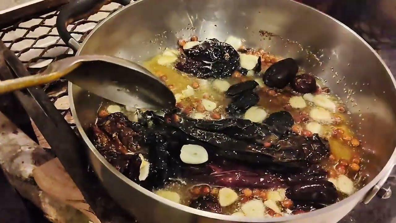 POZOLE Rojo en LEÑA y salsa MACHA: la receta de FIESTA de mi Mamá 