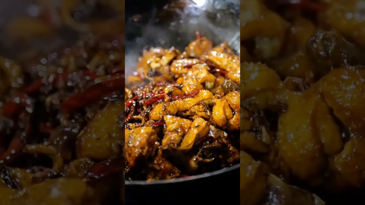 #地锅鸡#小鸡喝饼的教程地锅鸡 地锅鸡，麻辣地锅鸡