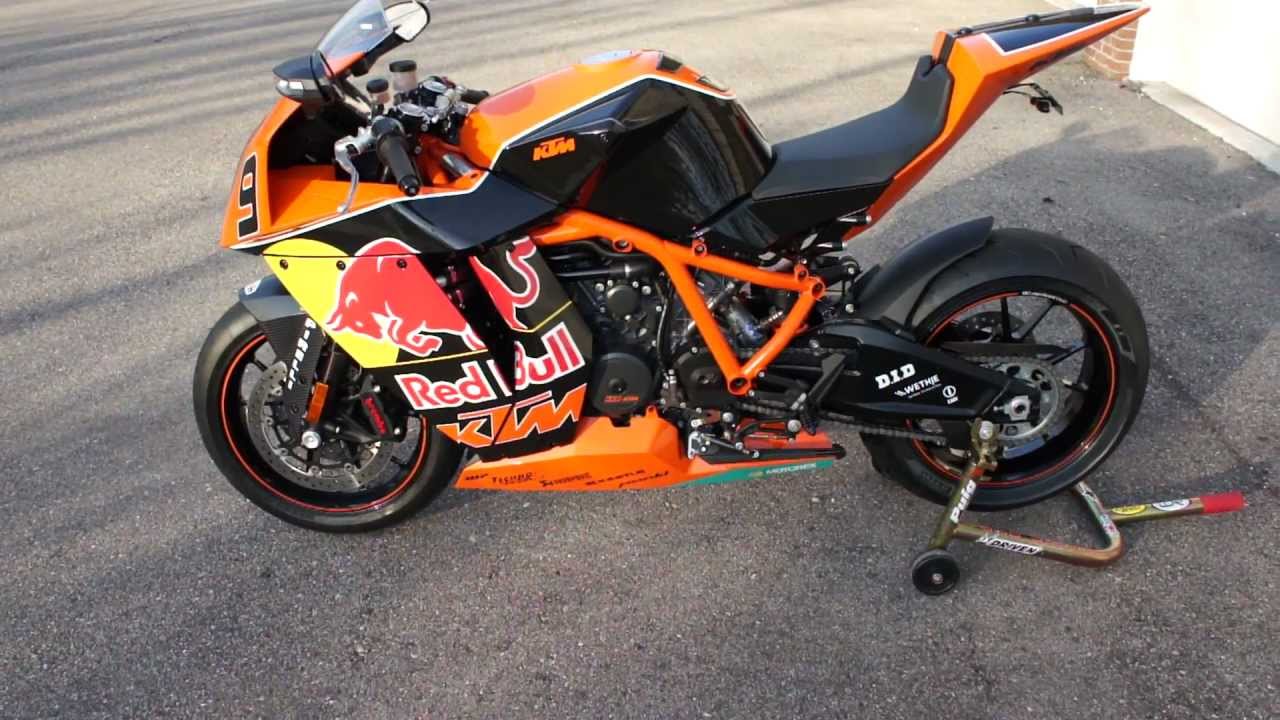 2010 RC8R LE RED BULL